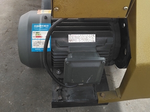 مقص حديد التسليح يعتمد محرك ذو قدرة عالية لضمان سرعة القطع العالية. 