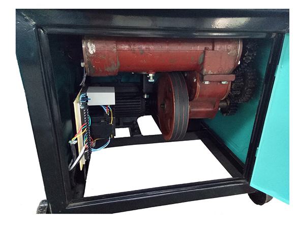 ماكينة الثني لقضبان التسليح تعتمد محرك بملفات النحاس لضمان الأداء الممتاز والتشغيل المستقر. 