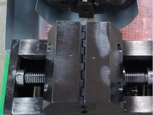 لقمة التثبيت بتركيبة حديد سباكة الصب تثبت قضيب التسليح وتتميز بالمتانة الفائقة وعمر الاستخدام الافتراضي الطويل.