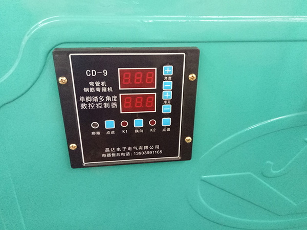 يمكنك استخدام لوحة التحكم الأوتوماتيكي زاوية الثني لقضبان حديد التسليح.