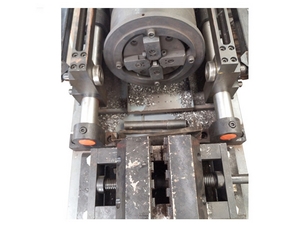 لقمة التثبيت بتركيبة حديد سباكة الصب وتثبت قضيب التسليح وتتميز بالمتانة الفائقة وعمر الاستخدام الافتراضي الطويل.