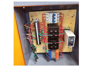 الدائرة الكهربائية تتميز بالمخطط الدقيق لكي يوفر خصائص أمان إضافية.
